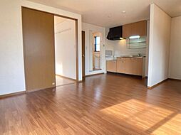 サバーブス相原 201 2階1LDKのリビング/ダイニング