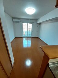 メゾン・ド・ルポス 102 1階ワンルームのリビング/ダイニング