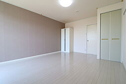 プレジール・クレスト 207 2階1Kのリビング/ダイニング