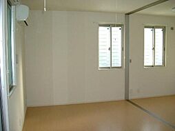 フォレスト・コート 103 1階ワンルームのリビング/ダイニング