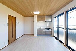 ハイカムール・アイ 303 3階2LDKのリビング/ダイニング