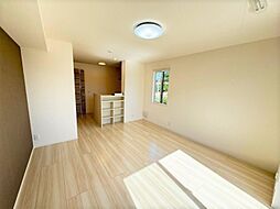 アイリス 201 2階1LDKのリビング/ダイニング