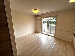 ウィットＰＳＩ 102 1階ワンルームのリビング/ダイニング