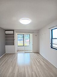 シータ・ガーデン 205 2階ワンルームのリビング/ダイニング