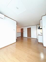 カトレア 201 2階2LDKのリビング/ダイニング