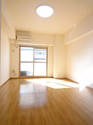 グランジュネッス 102 1階ワンルームのリビング/ダイニング