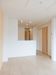 ＤＩＮＯＳＡＵＲ　II　Ｋ棟 205 2階2LDKのリビング/ダイニング