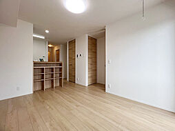 J e u n eｓｓe 102 1階1LDKのリビング/ダイニング