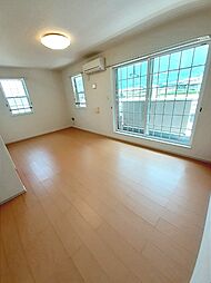 ウージーII 201 2階1LDKのリビング/ダイニング