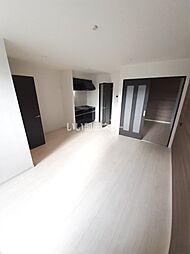 GRANDTIC 坪井 102 1階1LDKのリビング/ダイニング