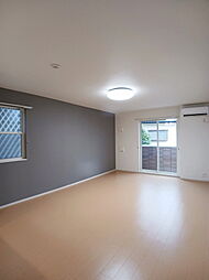 リバーサイド辺田見 101 1階ワンルームのリビング/ダイニング