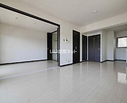 メゾンドセレナII 301 3階1LDKのリビング/ダイニング