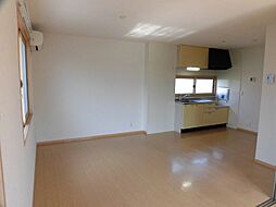 メルベーユ富の原　F棟 201 2階2LDKのリビング/ダイニング