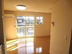 楽園　B 203 2階ワンルームのリビング/ダイニング