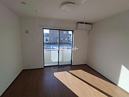 P.court 106 1階ワンルームのリビング/ダイニング