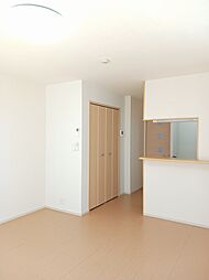 メゾンブリーズ 101 1階ワンルームのリビング/ダイニング