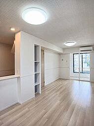 メゾン・プラチナ 101 1階1LDKのリビング/ダイニング