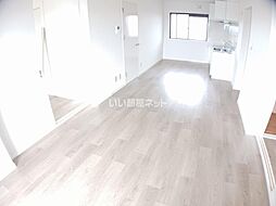 サルヴァトーレ大牟田 402 4階3LDKのリビング/ダイニング