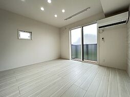 rekora 101 1階ワンルームのリビング/ダイニング