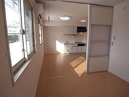 クリスタル・ガーデン 101 1階1DKのリビング/ダイニング