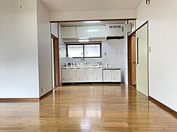 松野様貸家 1 1階4LDKのリビング/ダイニング