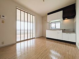 Ｍレーペン　Ａ棟 201 2階3DKのリビング/ダイニング