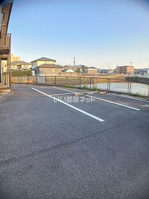 8 / 9