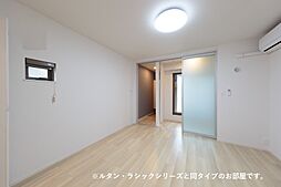 モアナ　ハレ 105 1階ワンルームのリビング/ダイニング