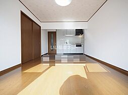 アーバンコーポマリ 101 1階2LDKのリビング/ダイニング