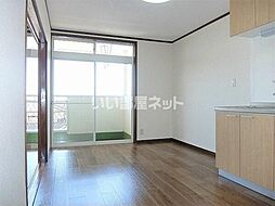 サンステージ久留米 202 2階2DKのリビング/ダイニング