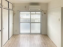 東武伊勢崎線 韮川駅 バス1分 太田市バス　安良岡町ゴールドタウン下車 徒歩14分の賃貸マンション 1階2Kのリビング/ダイニング