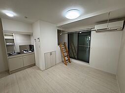 ハッピーキャッスル E 2階ワンルームのリビング/ダイニング