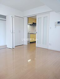 イムズ・コスモス 201 2階1Kのリビング/ダイニング