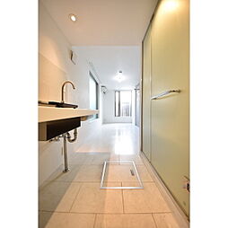 アパートメントクロ三軒茶屋 0101 1階ワンルームのリビング/ダイニング