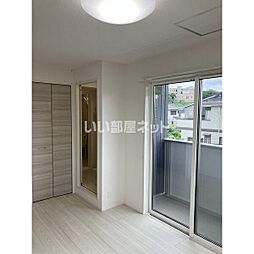 ベルウェル亀岡 201 2階ワンルームのリビング/ダイニング