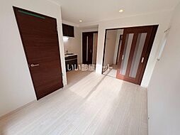 R-smart　W　熊大病院 102 1階1LDKのリビング/ダイニング