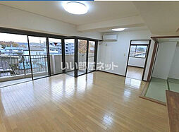 ベルヴィル福生 301 3階3LDKのリビング/ダイニング