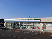 【コンビニエンスストア】ファミリーマート 十文字西原店まで400ｍ