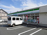 【コンビニエンスストア】ファミリーマート 鳥取緑ヶ丘店まで284ｍ