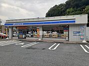 【コンビニエンスストア】ローソンまで907ｍ