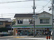 【コンビニエンスストア】ファミリーマート 向日洛西口店まで562ｍ