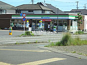 【コンビニエンスストア】ファミリーマート石津店まで618ｍ