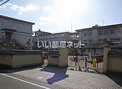 【小学校】斑鳩町立斑鳩小学校まで142ｍ