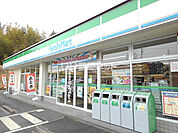 【コンビニエンスストア】ファミリーマート 四日市川島店まで331ｍ