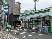 【コンビニエンスストア】ファミリーマート 堀川今出川店まで597ｍ