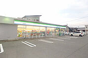 【コンビニエンスストア】ファミリーマート久居野村町店まで417ｍ