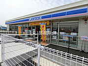 【コンビニエンスストア】ローソン荒川菰田店まで871ｍ