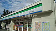 【コンビニエンスストア】沖縄ファミリーマート 西崎六丁目店まで215ｍ