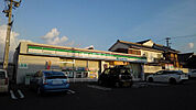 【コンビニエンスストア】ファミリーマート 上野桑町店まで446ｍ