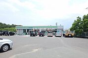 【コンビニエンスストア】ファミリーマート津岩田店まで1293ｍ